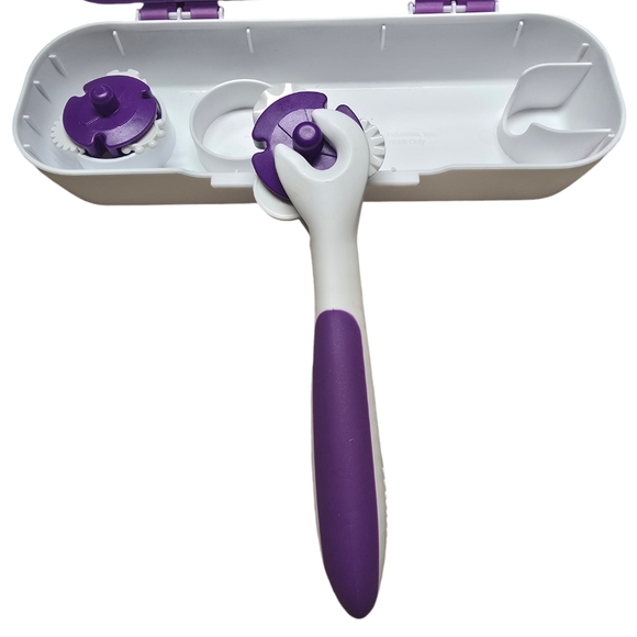 🥳 3/$30 Wilton Detail Fondant Embosser Set - Picture 8 of 8